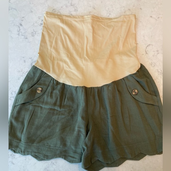 Maternity linen shorts. Olive green. Size Medium - Picture 1 of 4